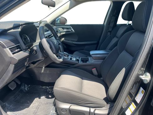 Used 2022 Mitsubishi Outlander ES FWD image 9