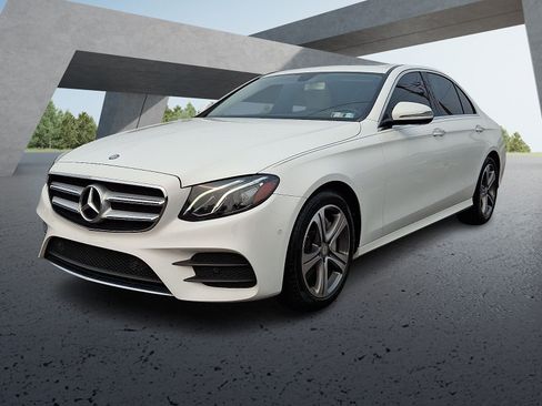 Used 2017 Mercedes-Benz E 300 4MATIC image 3