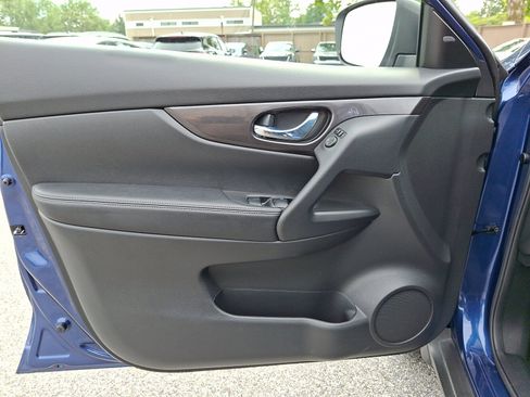 Used 2019 Nissan Rogue SV AWD/4WD image 13