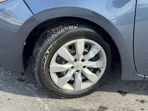 Used 2015 Toyota Corolla LE image 38