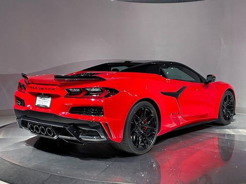 Used 2024 Chevrolet Corvette Z06 RWD image 7