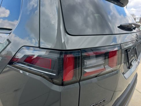 New 2026 Jeep Cherokee Limited image 33