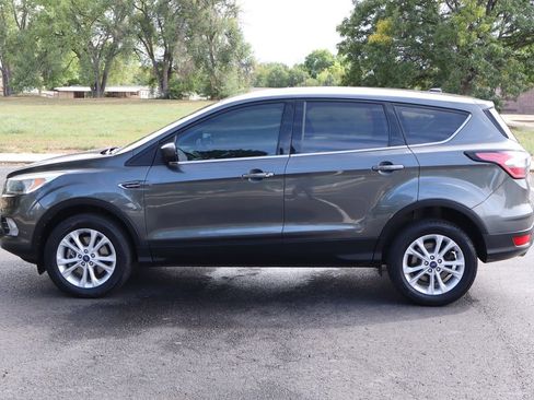 Used 2017 Ford Escape SE image 9