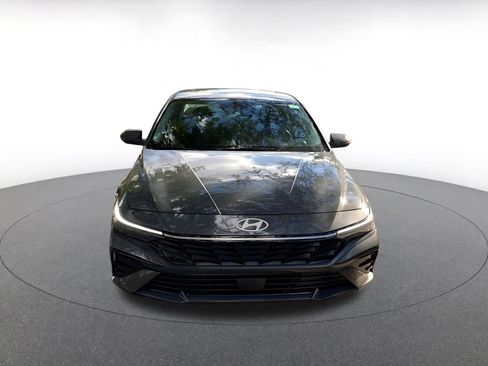 Used 2025 Hyundai Elantra Limited image 2