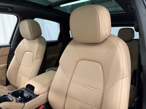 Certified 2025 Porsche Cayenne GTS AWD/4WD image 36