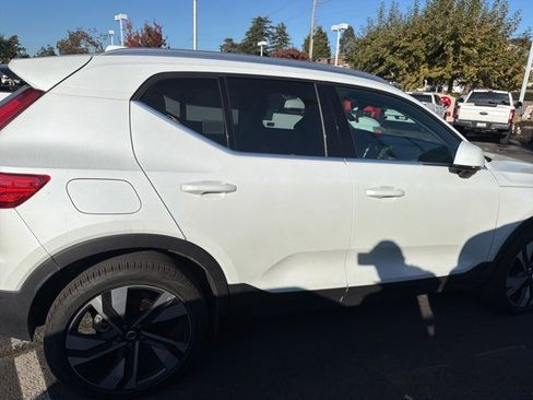 Used 2023 Volvo XC40 B5 Ultimate w/ Protection Package Premier image 5