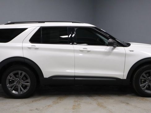 Certified 2021 Ford Explorer XLT w/ Equipment Group 202A image 11