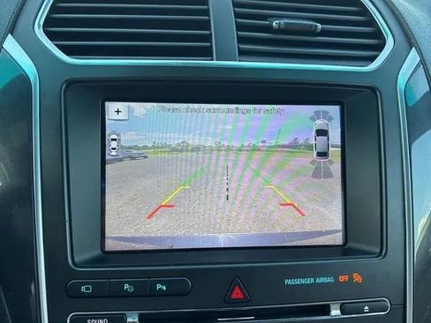 Used 2017 Ford Explorer Limited w/ Equipment Group 301A AWD/4WD image 32