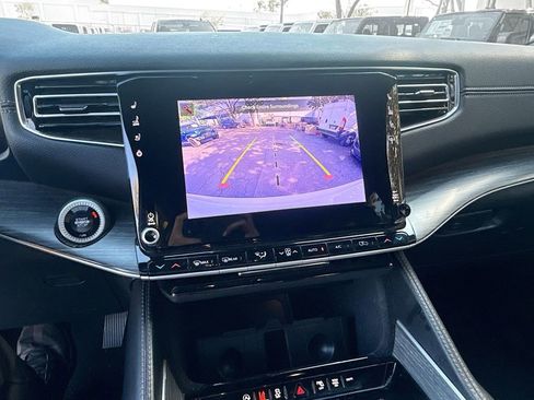 Used 2024 Jeep Wagoneer Series III image 15