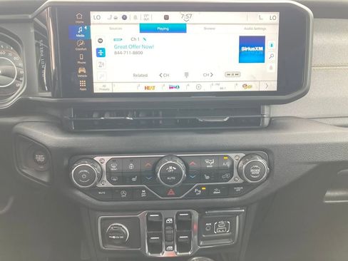 New 2025 Jeep Gladiator Sport image 19