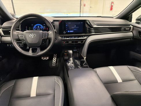 Used 2025 Toyota Camry SE w/ Convenience Package FWD image 14