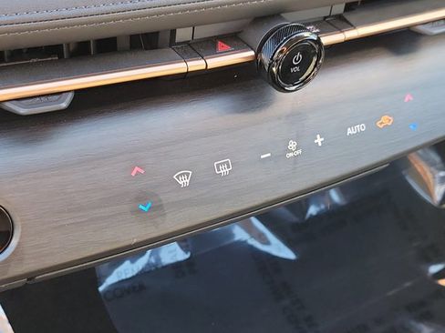 Used 2023 Nissan Ariya AWD image 28