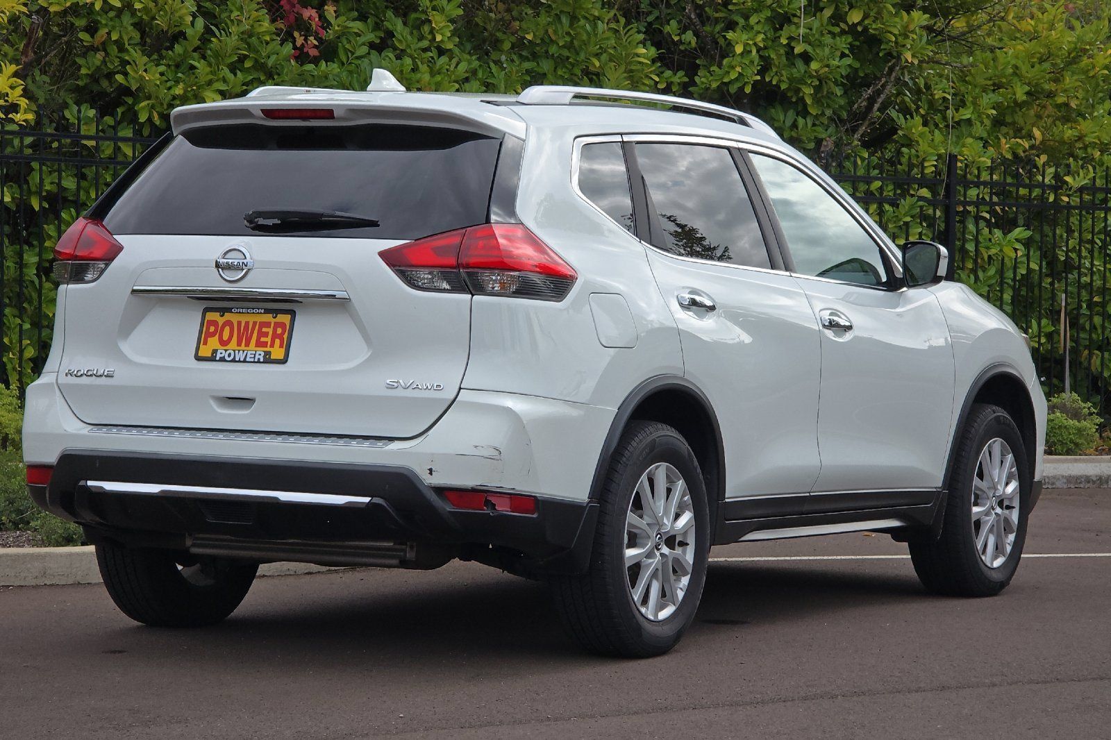 Used 2017 Nissan Rogue SV AWD/4WD image 4