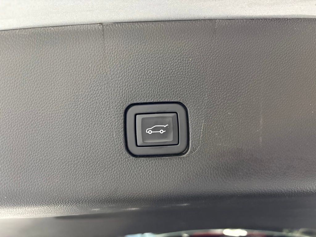 Used 2023 Chevrolet Traverse LT w/ LT Premium Package AWD/4WD image 57