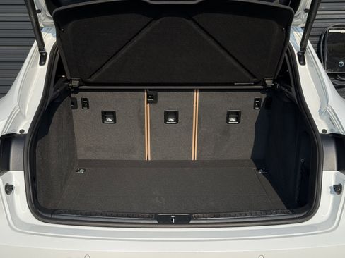 Certified 2025 Porsche Macan AWD/4WD image 32