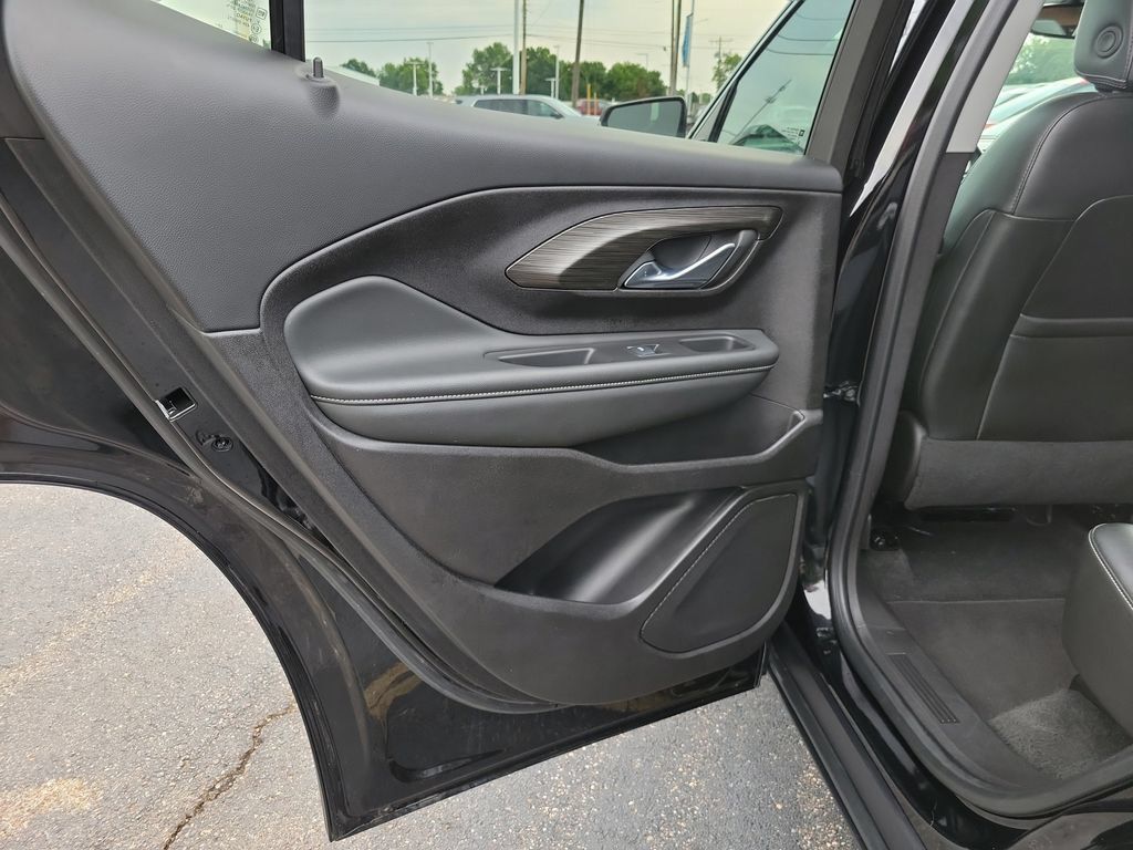Used 2024 GMC Terrain SLT AWD/4WD image 18