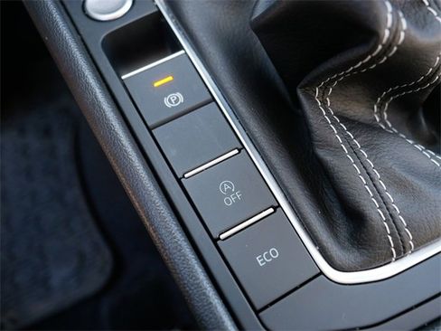 Certified 2024 Volkswagen Jetta SE image 31