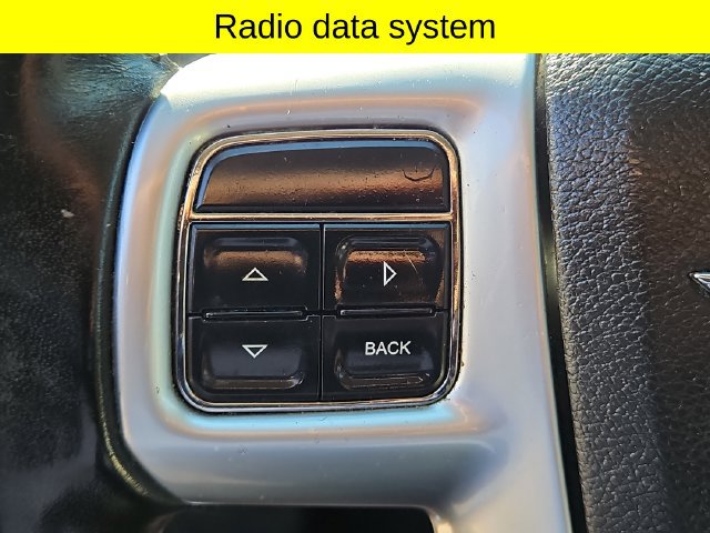 Used 2011 Chrysler Town & Country Touring-L w/ Entertainment Group #2 FWD image 10