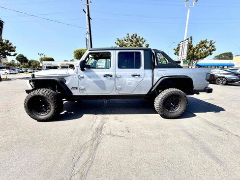Used 2020 Jeep Gladiator Sport w/ Quick Order Package 24S AWD/4WD image 3
