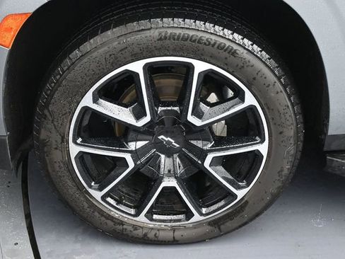 Used 2023 Chevrolet Suburban RST w/ Sport Performance Package image 26