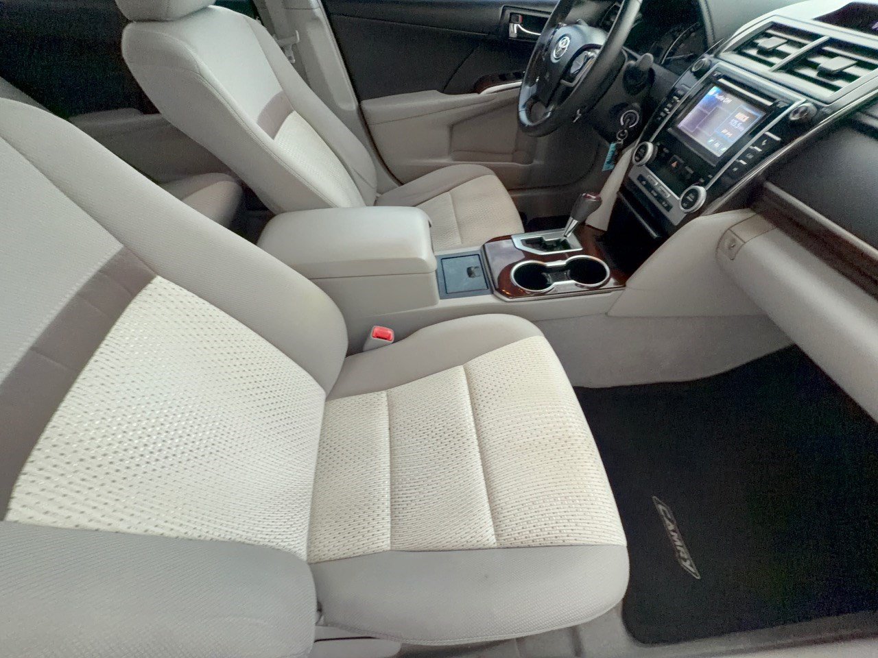 Used 2014 Toyota Camry XLE FWD image 30