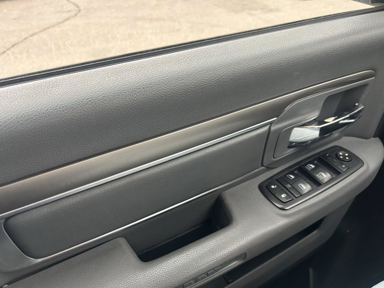 Used 2016 RAM 1500 SLT AWD/4WD image 26