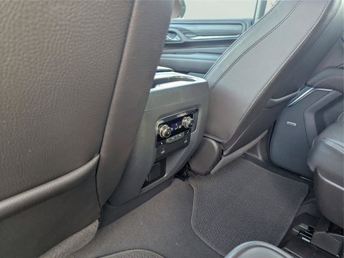 Used 2022 GMC Yukon Denali image 17