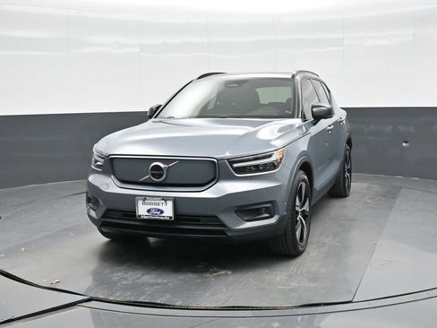 Used 2022 Volvo XC40 P8 Recharge Plus image 12