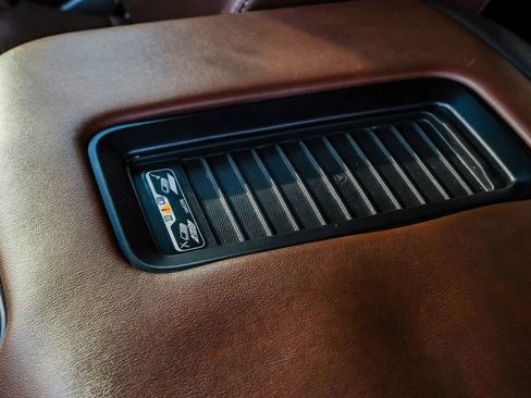 Used 2019 Chevrolet Suburban Premier image 37