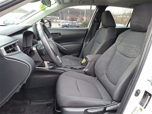 Certified 2022 Toyota Corolla Cross LE image 13