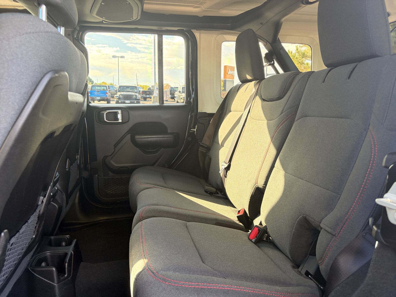 Used 2024 Jeep Wrangler Unlimited Rubicon AWD/4WD image 16