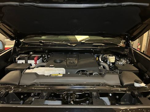 Used 2025 Toyota Tundra Limited image 24