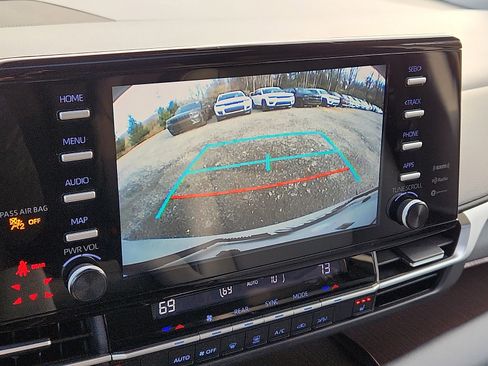 Used 2021 Toyota Sienna XLE image 23