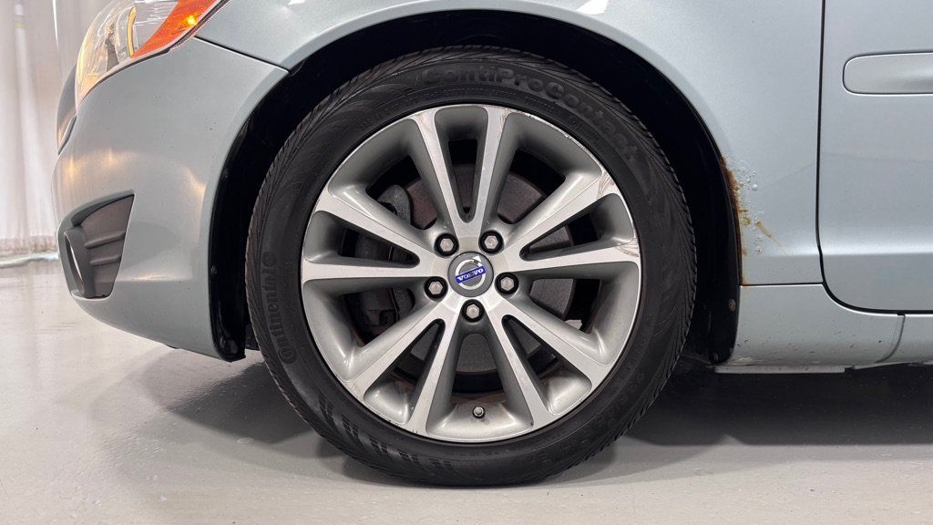 Used 2011 Volvo C70 T5 w/ Multimedia Pkg FWD image 36