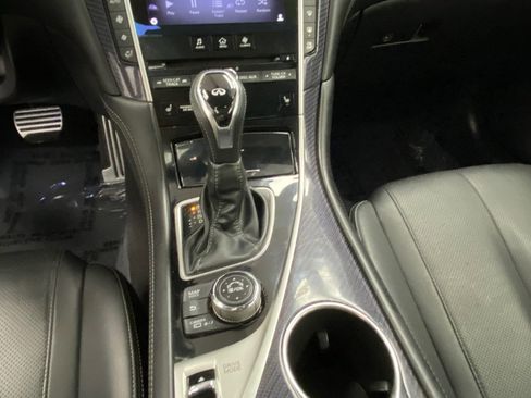 Used 2017 INFINITI Q60 Red Sport 400 image 30