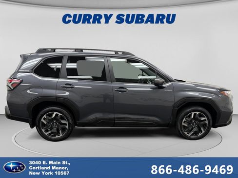 Used 2025 Subaru Forester Premium AWD/4WD image 6