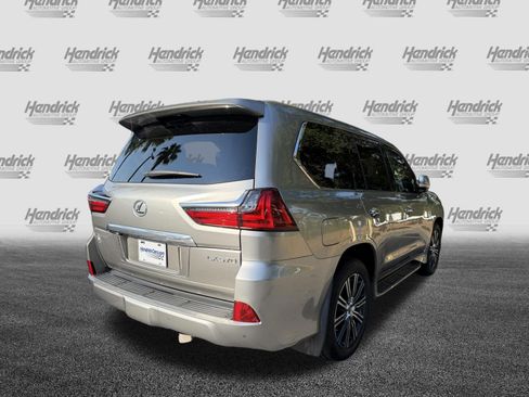 Used 2020 Lexus LX 570 4WD w/ Luxury Package image 9