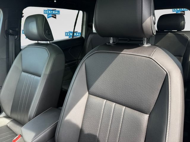Used 2024 Volkswagen Tiguan SE R-Line AWD/4WD image 16