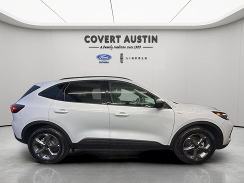 Certified 2025 Ford Escape ST-Line image 6