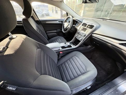 Used 2017 Ford Fusion SE image 21