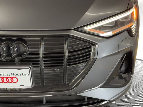 Used 2023 Audi e-tron Premium Plus w/ Premium Plus Package image 11