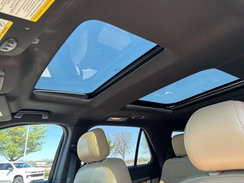 Used 2017 Ford Explorer Limited image 2