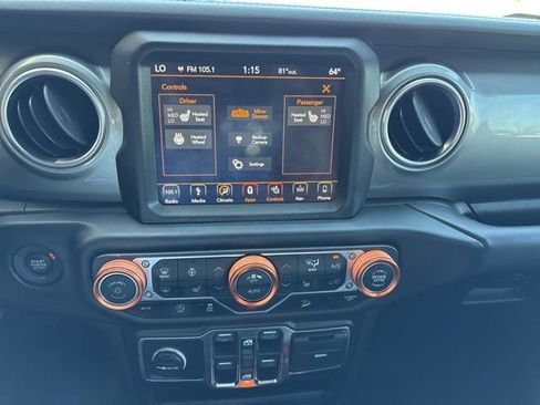 Used 2019 Jeep Wrangler Unlimited Sahara w/ Uconnect 4C Nav & Sound Group AWD/4WD image 15