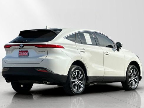 Used 2022 Toyota Venza LE image 6