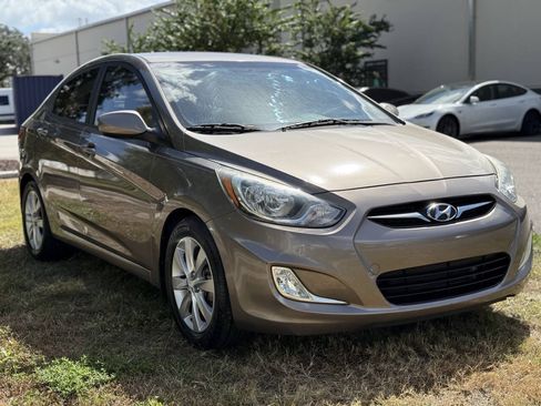 Used 2013 Hyundai Accent GLS w/ Premium Pkg FWD image 9