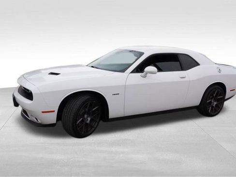 Certified 2016 Dodge Challenger R/T w/ Cold Weather Group image 10