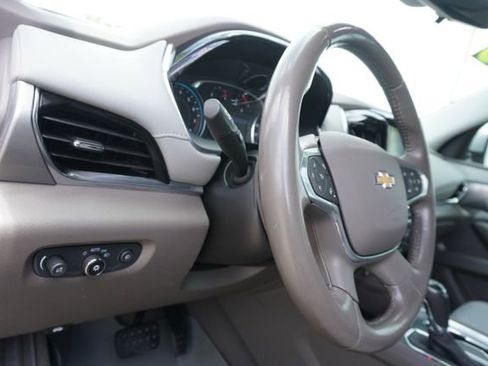 Used 2020 Chevrolet Traverse LT w/ LT Premium Package image 12