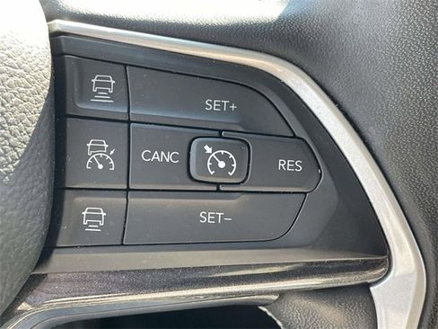 Used 2022 Jeep Grand Cherokee L Laredo w/ Luxury Tech Group I image 34