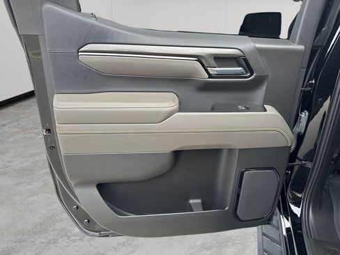 Used 2023 Chevrolet Silverado 1500 ZR2 w/ Technology Package image 17