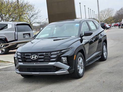 Used 2025 Hyundai Tucson SE image 2